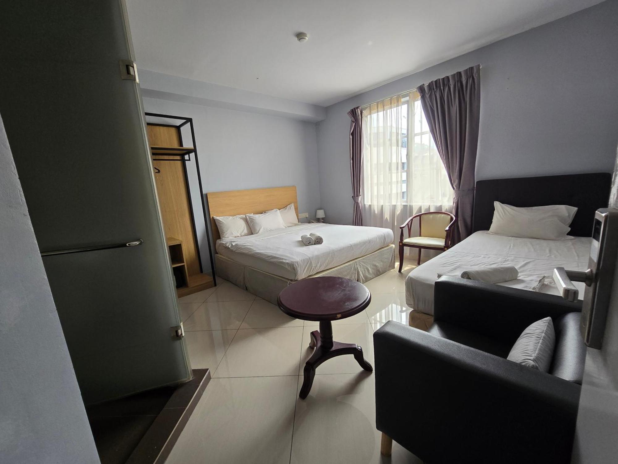 Al Amin Capsule hotel